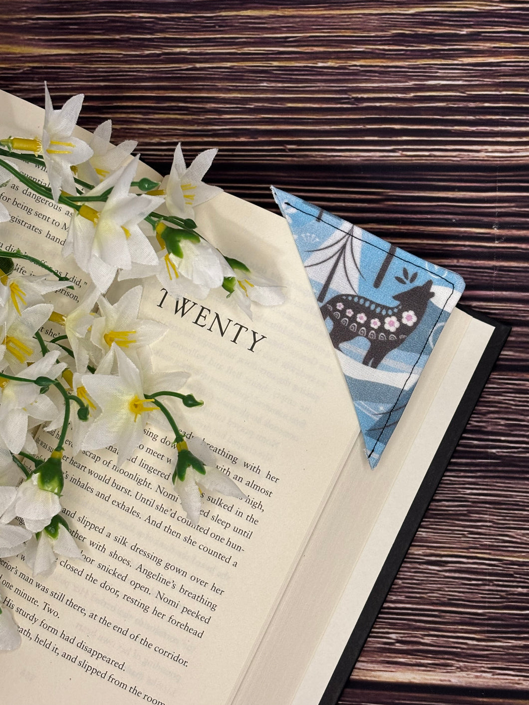 Corner Bookmark - Winter Wolf