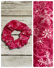 Load image into Gallery viewer, Scrunchie - Snowflake